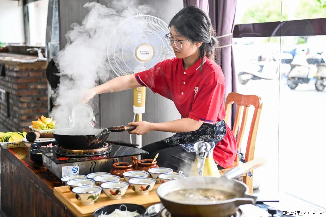 全网追的“扁担女孩”，找了一份暑假工，时薪12元 - 温州生活资讯 - 温州28生活网 wz.28life.net